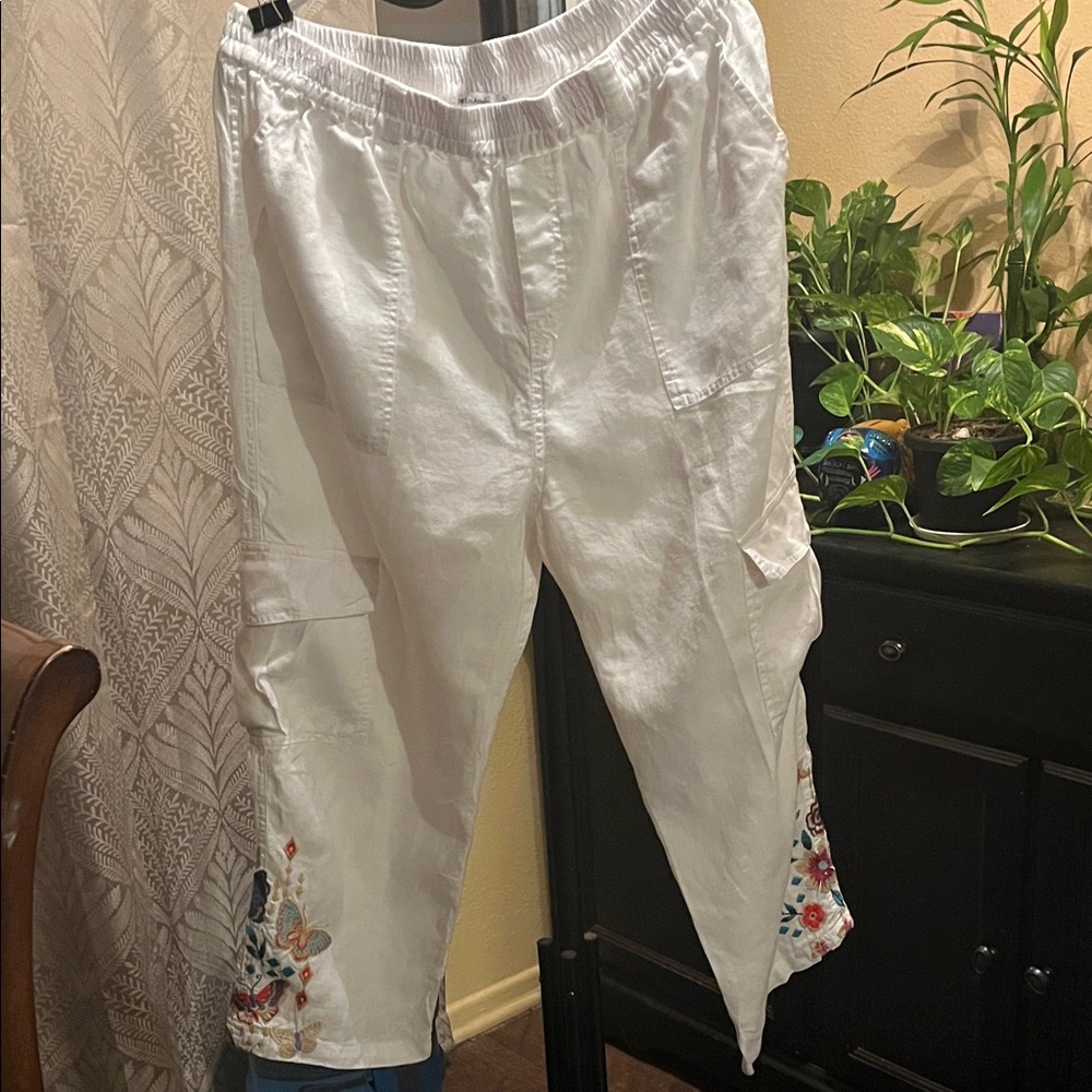 White Floral Embroidered Capris